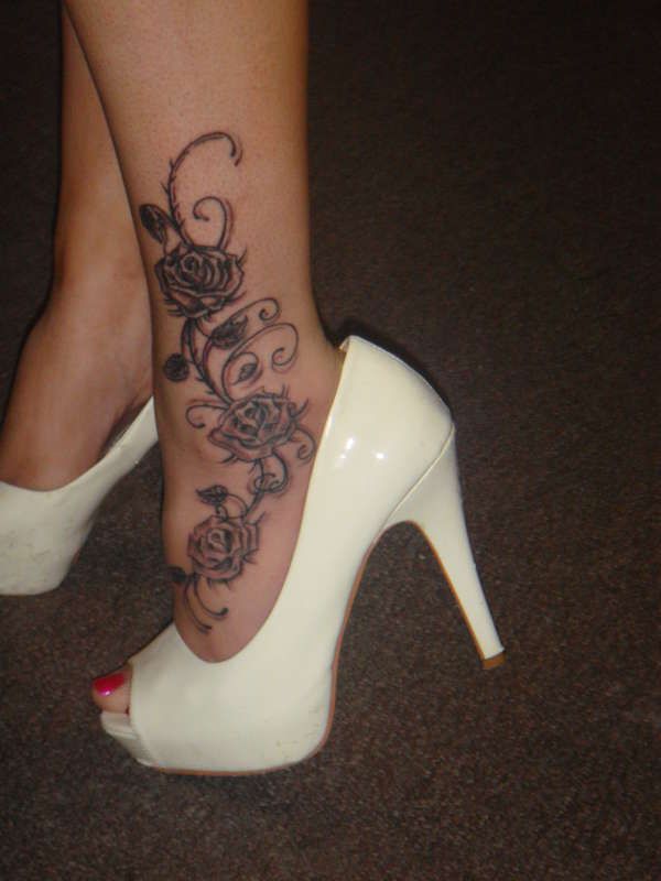tatouage cheville femme bracelet