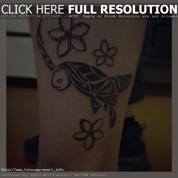 tatouage cheville tortue polynésienne