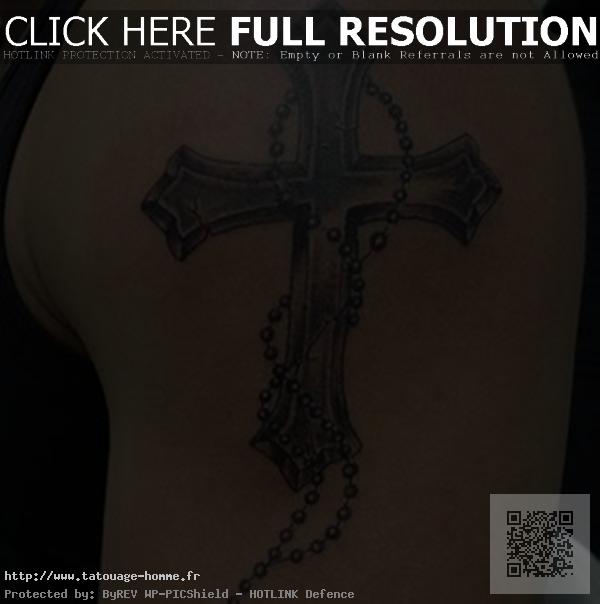 tatouage croix celtique nuque