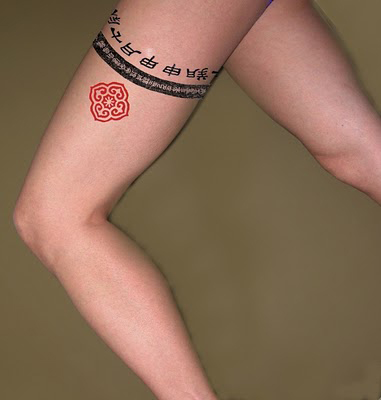 tatouage cuisse femme bracelet