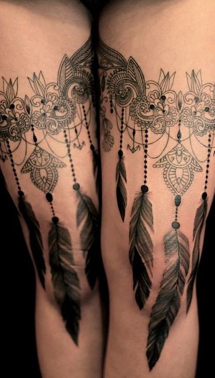 tatouage cuisse femme plume