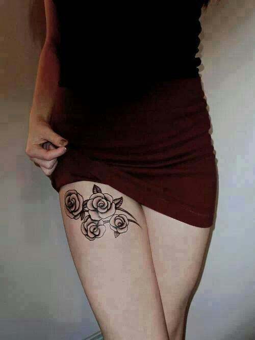 tatouage cuisse femme rose