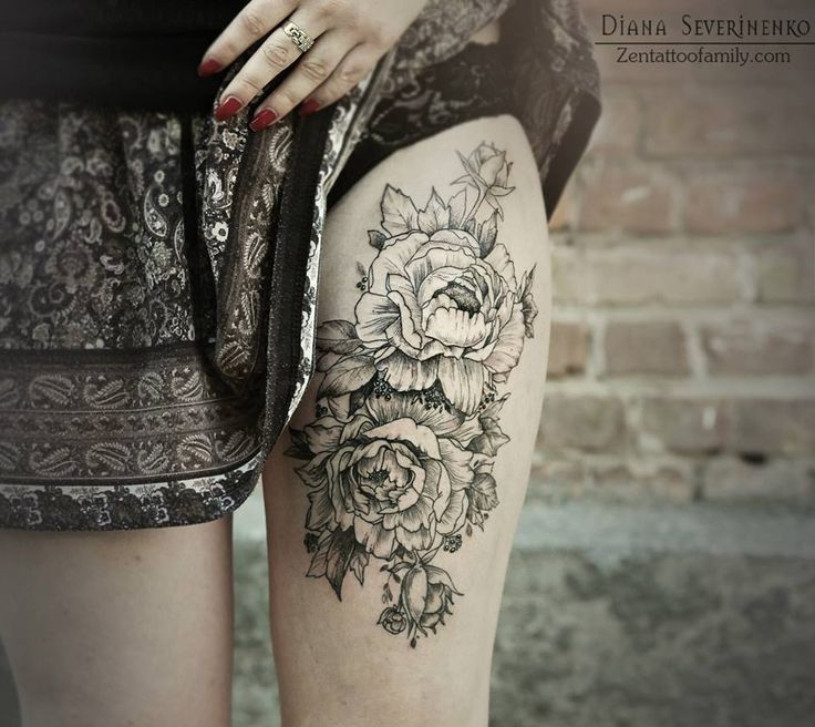 tatouage cuisse femme rose