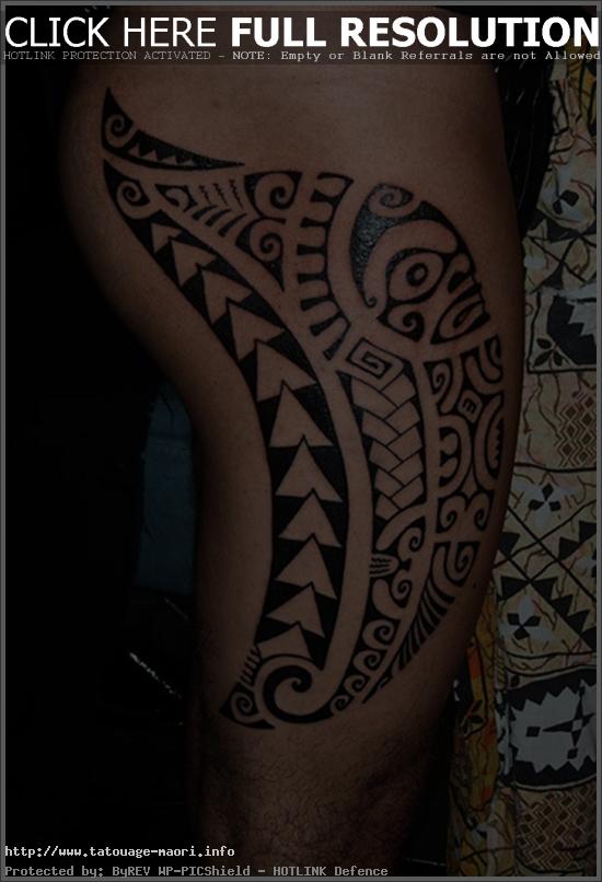 tatouage cuisse homme tribal
