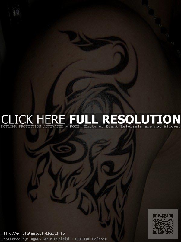 tatouage cuisse homme tribal
