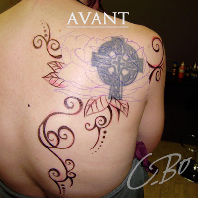 tatouage de recouvrement omoplate