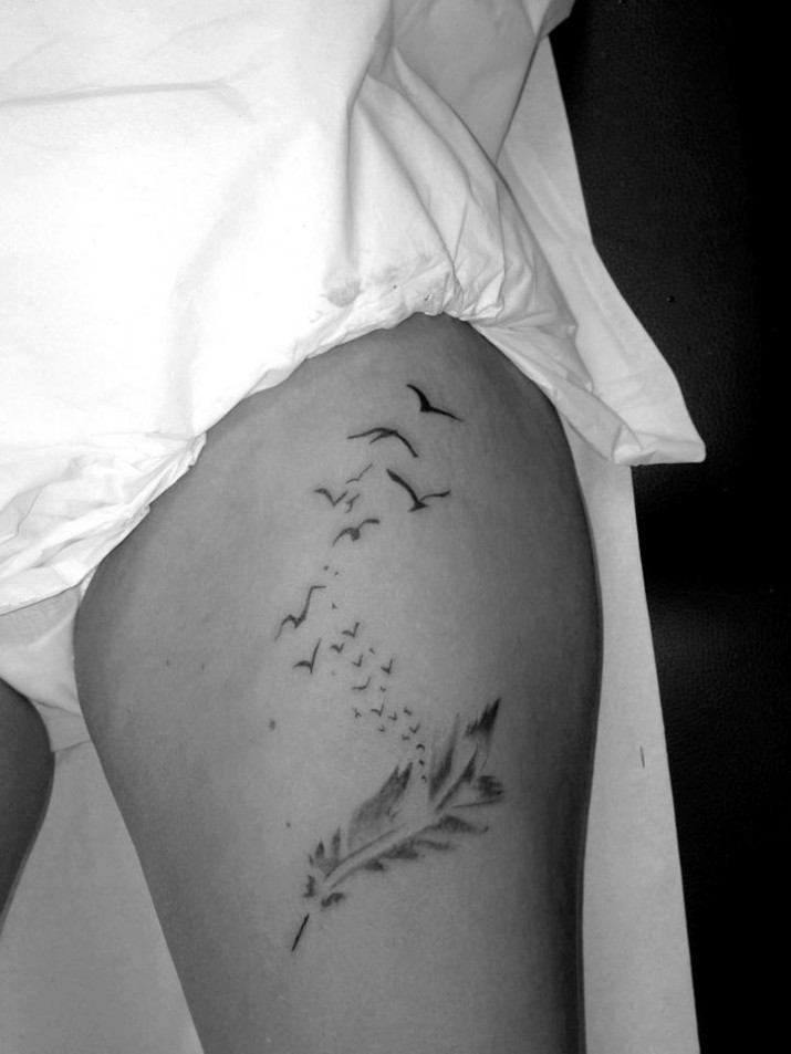 tatouage derrière la jambe noeud