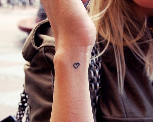 tatouage discret coeur