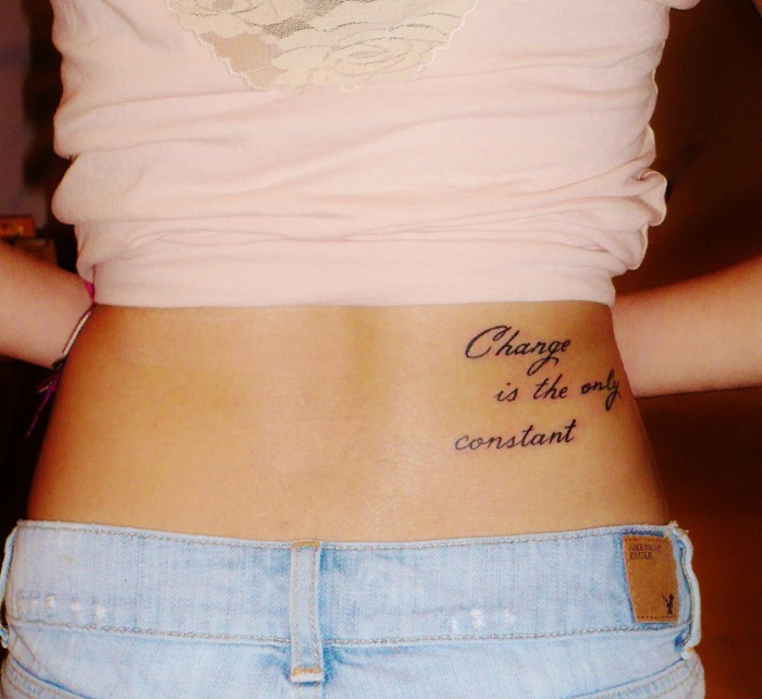 tatouage discret dos femme