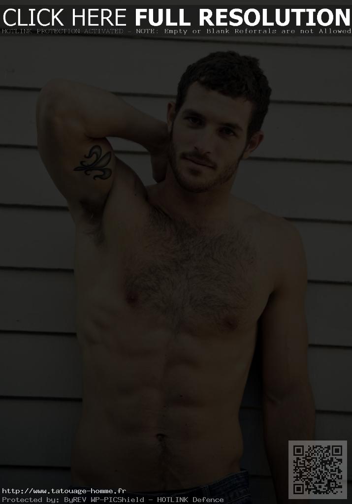 tatouage discret dos homme