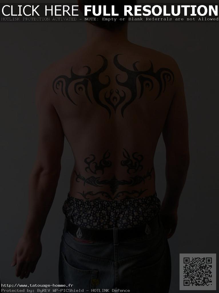 tatouage discret dos homme