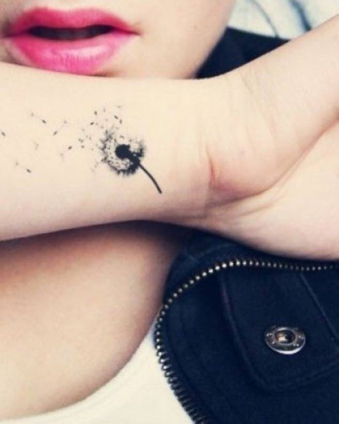 tatouage discret fleur