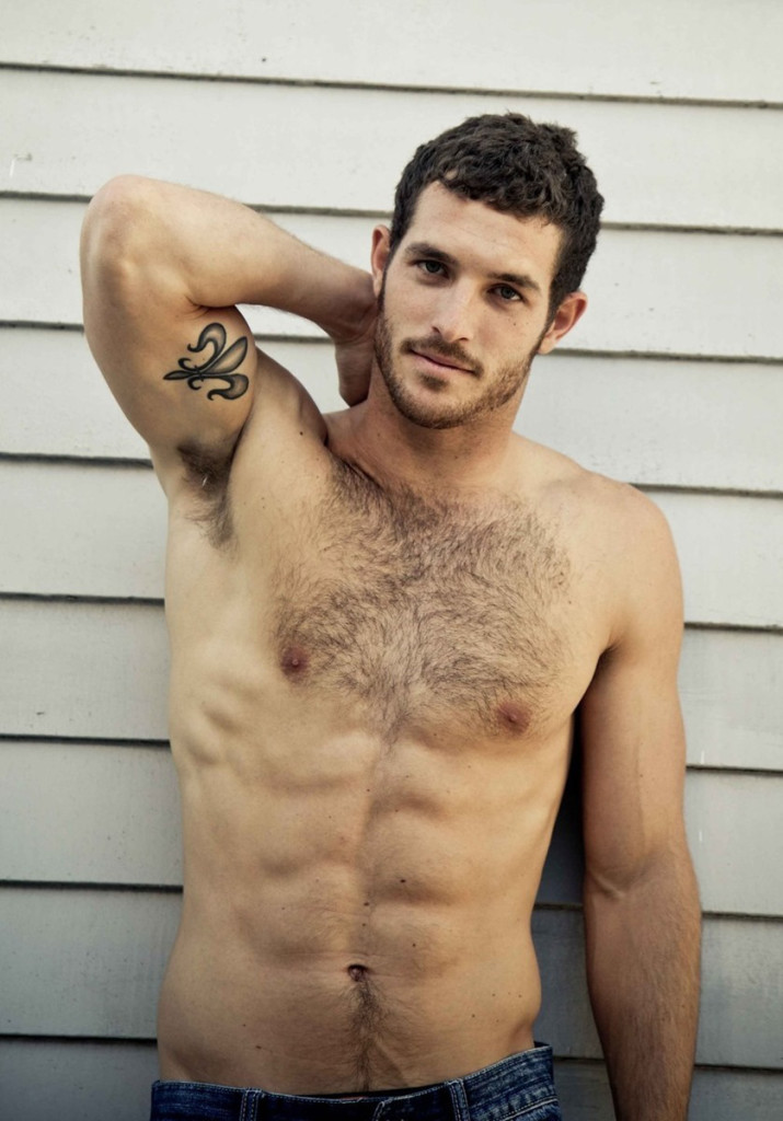 tatouage discret homme dos