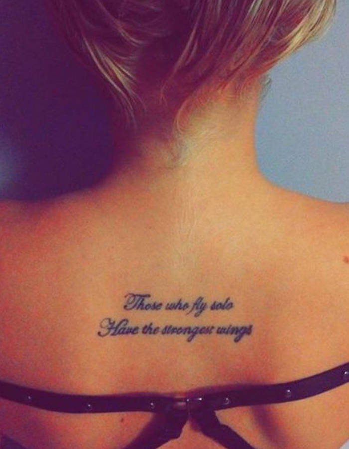tatouage discret omoplate