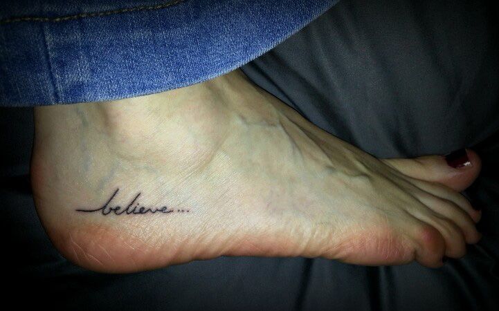 tatouage discret pied