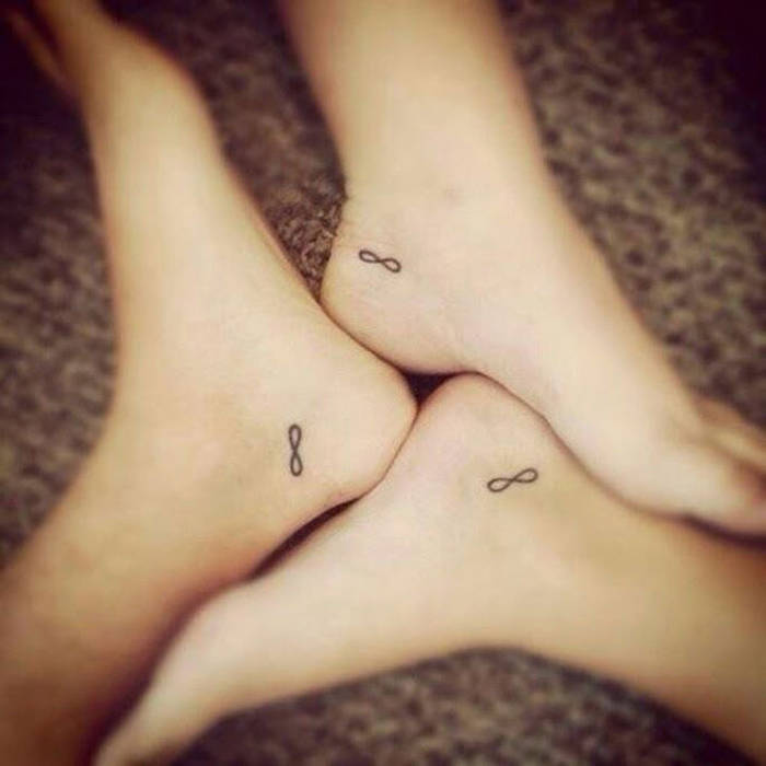 tatouage discret pied