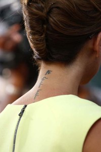 tatouage discret pour la nuque