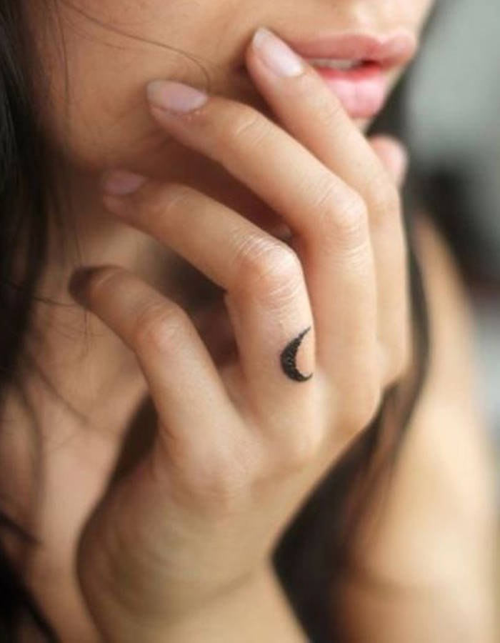 tatouage discret sur la main