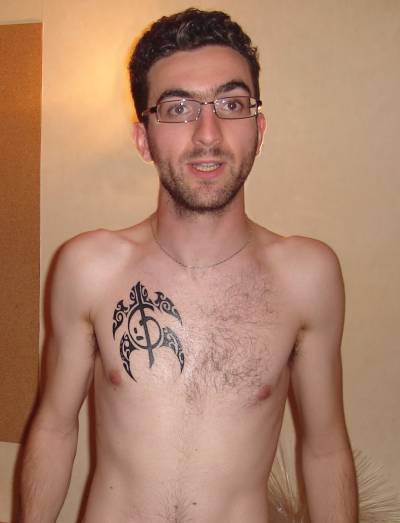 tatouage discret torse