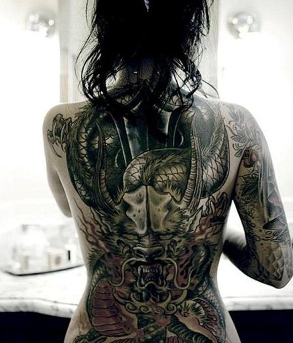 tatouage dos complet