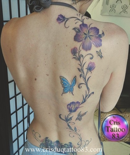 tatouage dos femme fleur