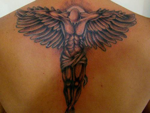 tatouage dos homme ange