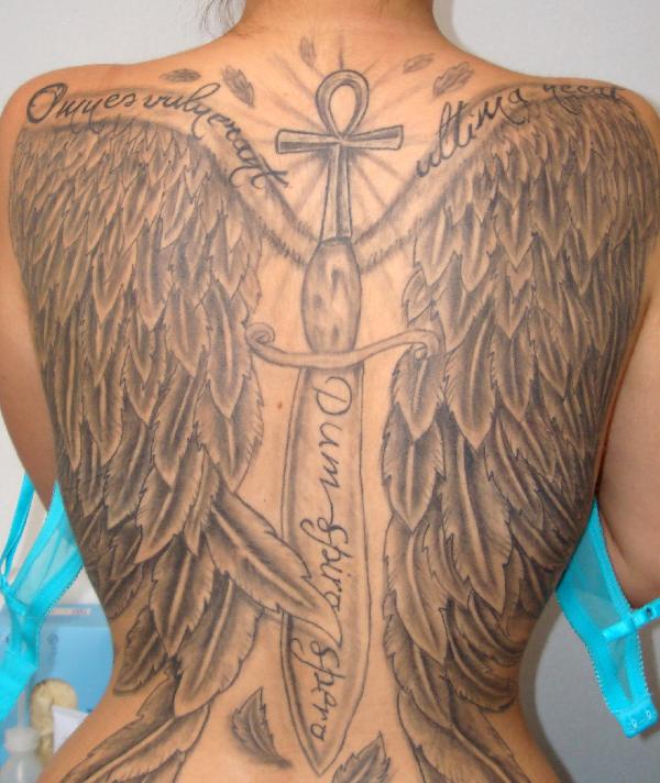 tatouage dos homme ange