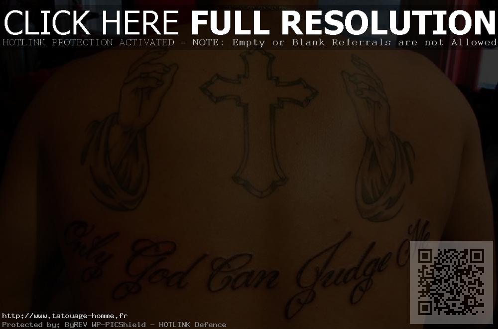 tatouage dos homme croix