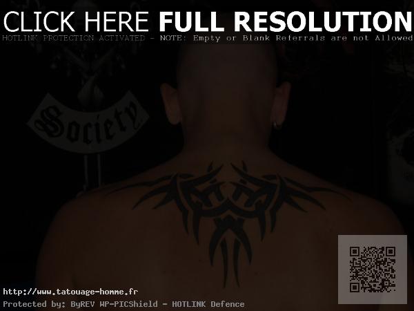 tatouage dos homme tribal
