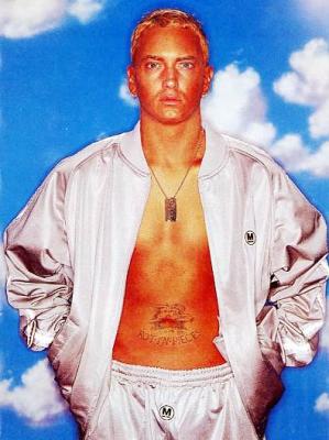 tatouage eminem ventre