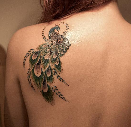 tatouage épaule femme