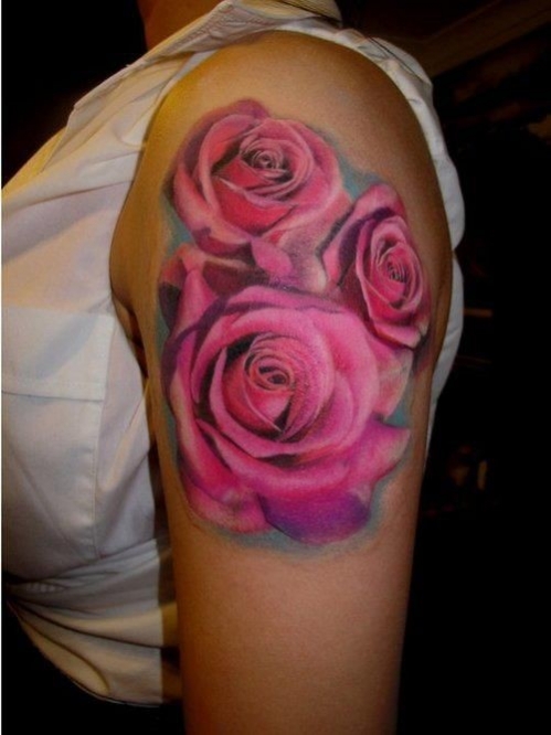 tatouage épaule femme rose