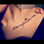 tatouage épaule homme ecriture