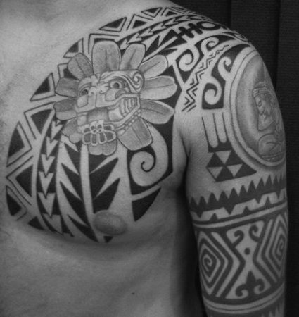 tatouage épaule homme maya