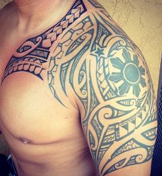 tatouage épaule pectoraux polynésien
