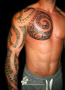 tatouage épaule polynésien