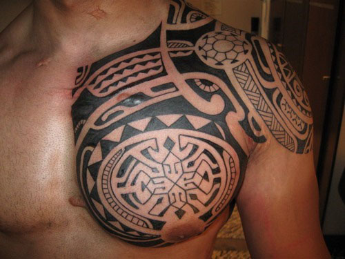 tatouage épaule polynésien
