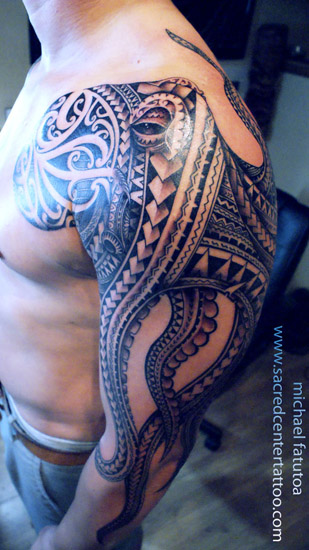 tatouage épaules torse