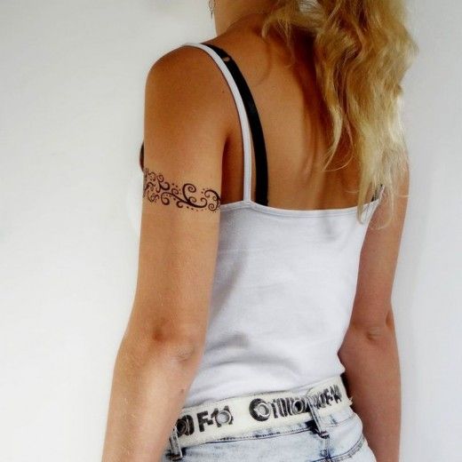 tatouage femme bracelet bras