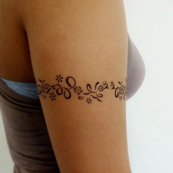 tatouage femme bracelet bras