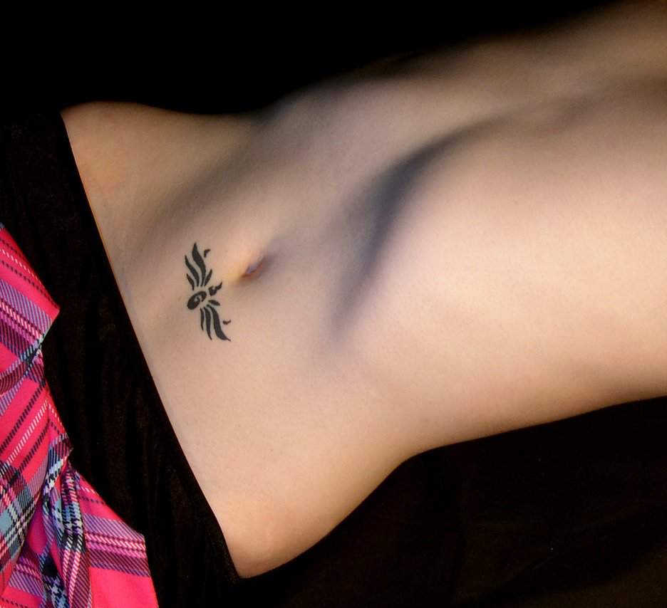 tatouage femme discret ventre