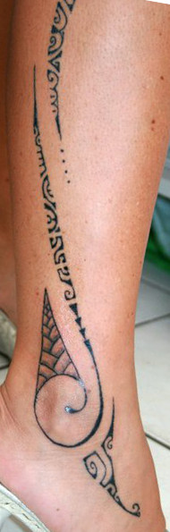 tatouage femme mollet cheville