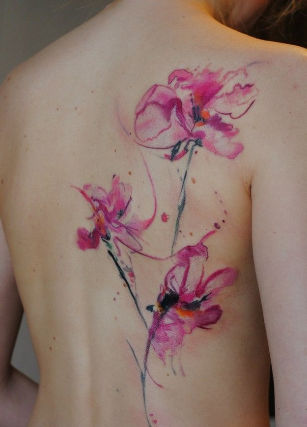 tatouage fleur aquarelle