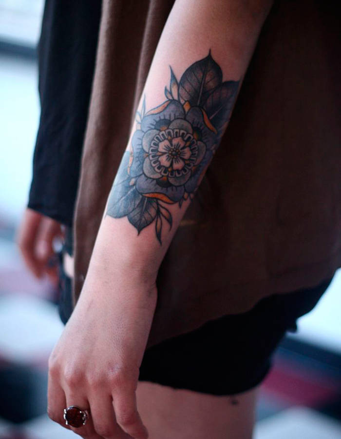 tatouage fleur avant bras