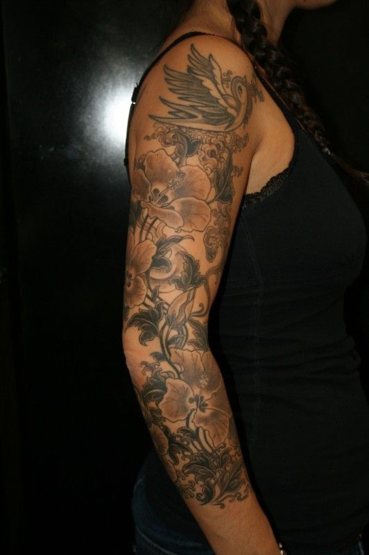 tatouage fleur bras homme