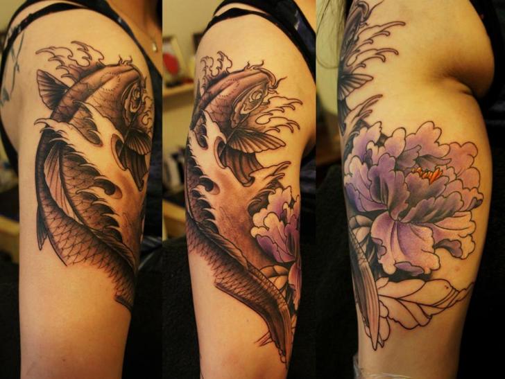 tatouage fleur carpe koi