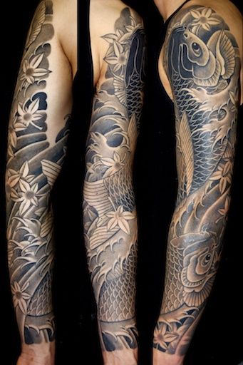 tatouage fleur carpe koi