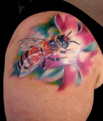tatouage fleur colorée