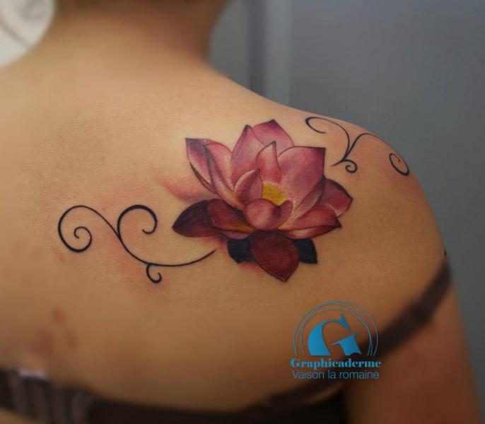 tatouage fleur couleur