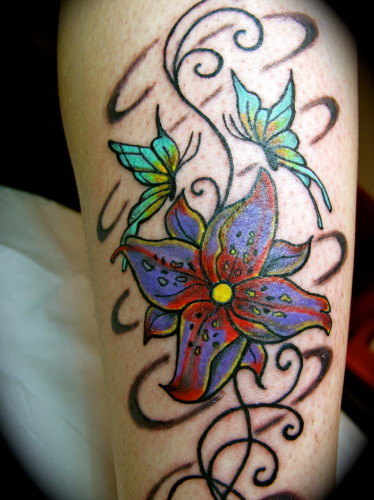 tatouage fleur couleur